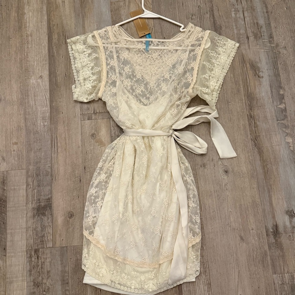 Francesca's Collections Cream Lace Asymmetrical Dress